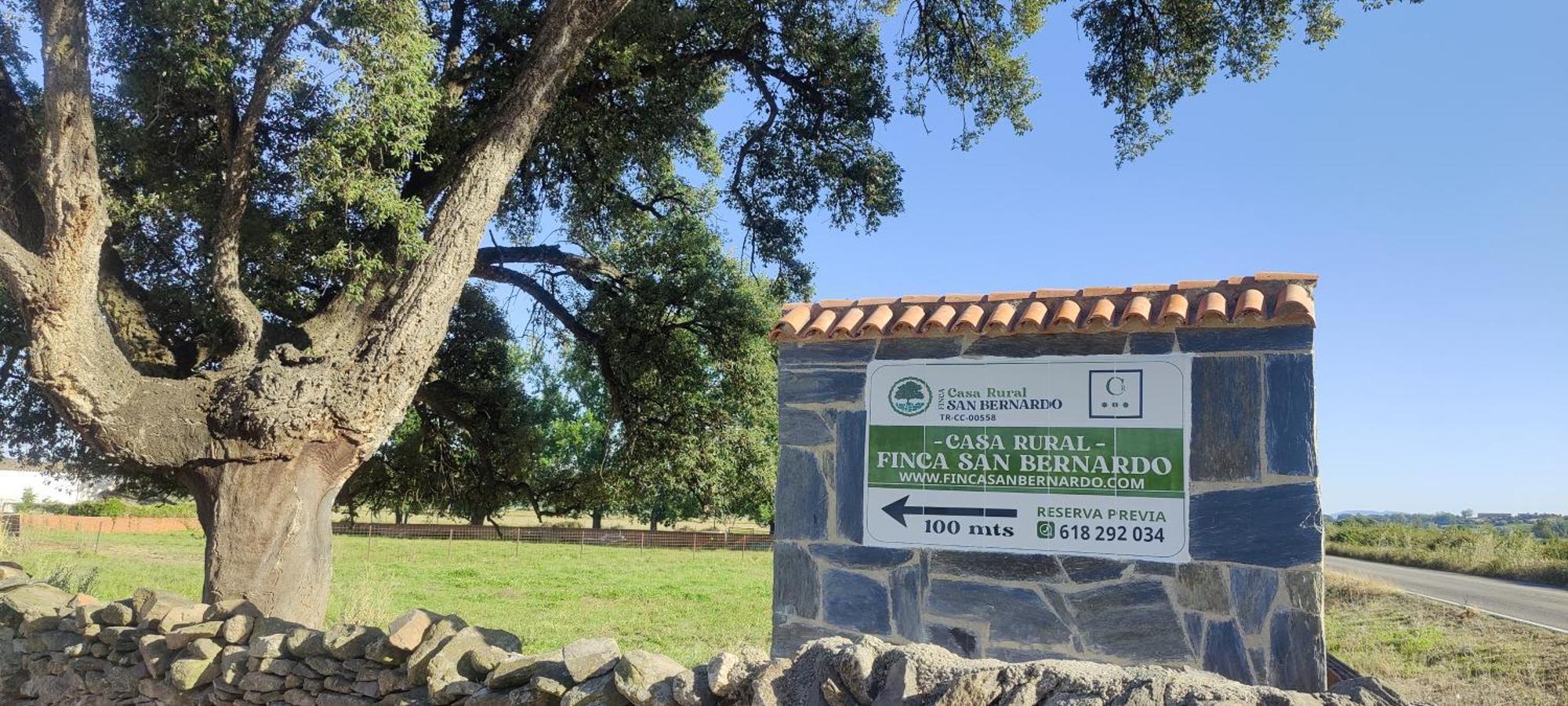 Casa Rural Finca San Bernardo 3 Estrellas Montehermoso 外观 照片